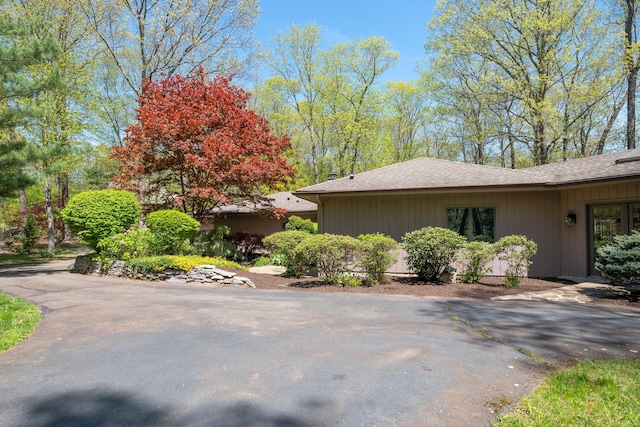 291 Peddlers Rd, Guilford, CT 06437 - view of side of home featuring roof with shingles