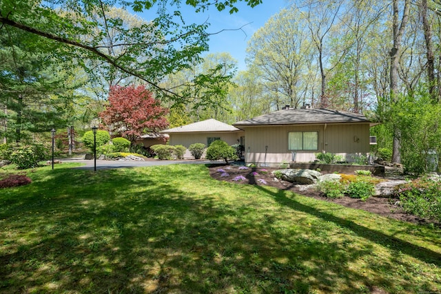 291 Peddlers Rd, Guilford, CT 06437 - view of green lawn