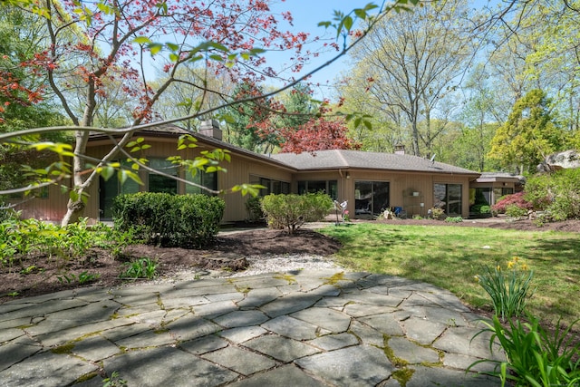 291 Peddlers Rd, Guilford, CT 06437 - back of property featuring a chimney and a yard