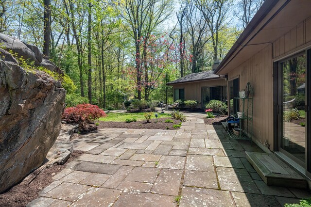 291 Peddlers Rd, Guilford, CT 06437 - view of patio / terrace