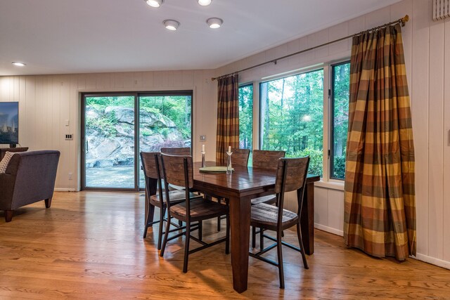 291 Peddlers Rd, Guilford, CT 06437 - dining room featuring light wood finished floors, plenty of natural light, baseboards, and recessed lighting