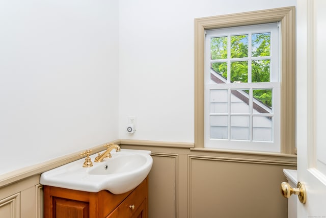 1208 Smith Ridge Rd, New Canaan, CT 06840 - bathroom with vanity