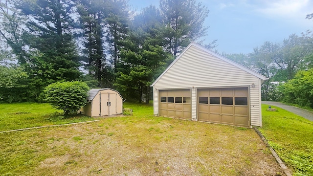 19 Weymouth Rd, Enfield, CT 06082 - view of detached garage