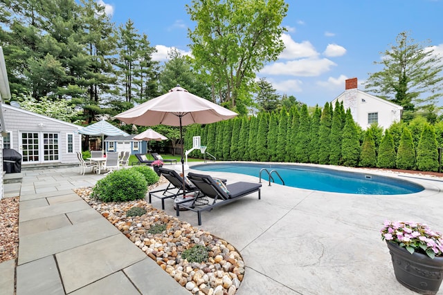 59 Ledyard Rd, West Hartford, CT 06117 - swimming pool with a patio