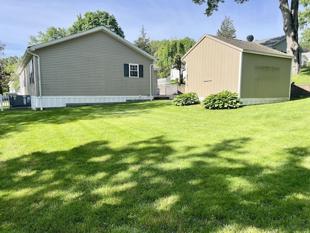 4 Cedar Grove Rd, Southington, CT 06489 - view of side of property featuring a yard