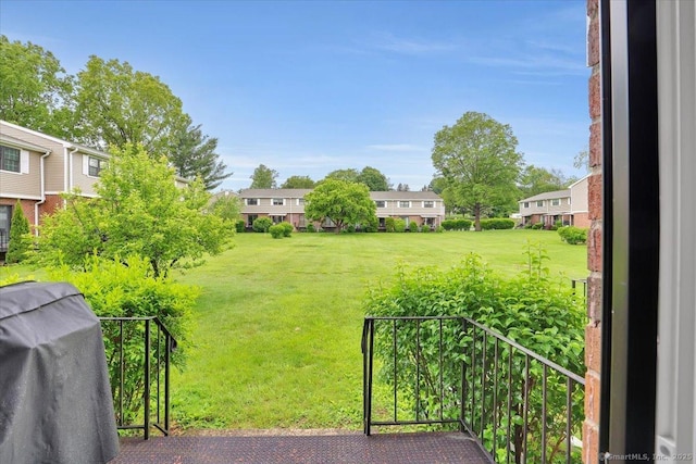165 Hampton Ct Unit 165, Newington, CT 06111 - view of grassy yard with a residential view and a balcony
