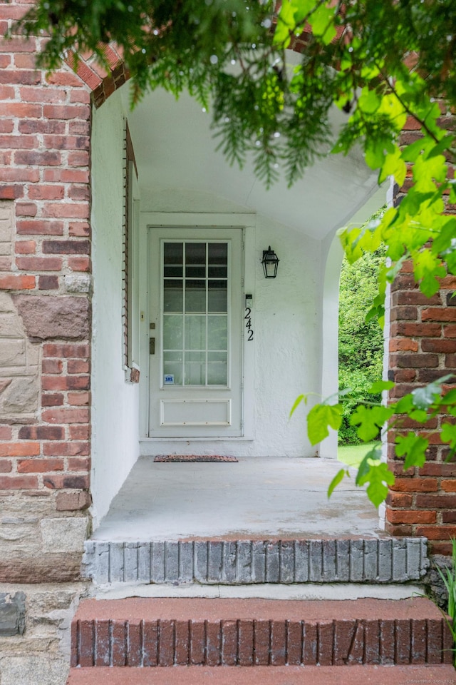 242 Park Ave, Bloomfield, CT 06002 - property entrance featuring a porch
