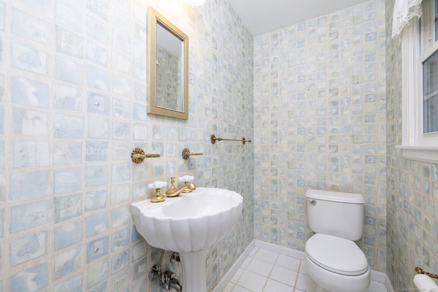 39 Chestnut Hill Rd, Simsbury, CT 06092 - half bath with tile walls, tile patterned floors, and toilet