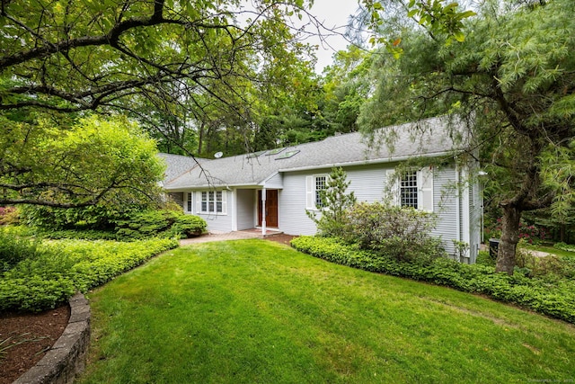 39 Chestnut Hill Rd, Simsbury, CT 06092 - ranch-style home featuring a front lawn and roof with shingles