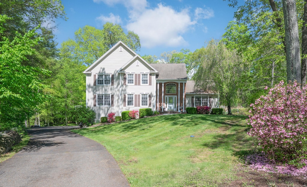 38 Old Bridge Rd, Brookfield, CT 06804 - view of front of property with a front lawn