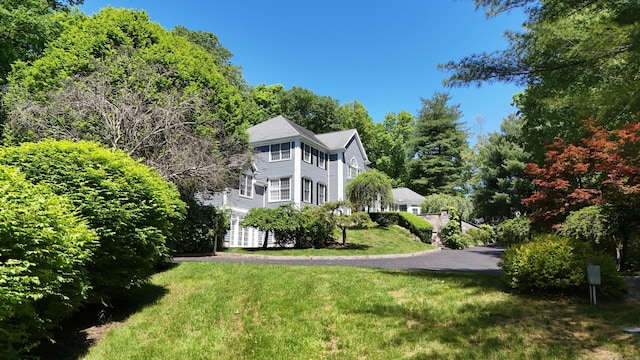 8 Hollow Oak Rd, Woodbridge, CT 06525 - view of grassy yard