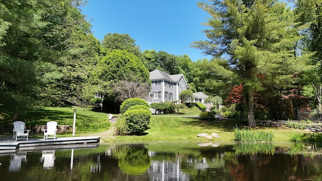 8 Hollow Oak Rd, Woodbridge, CT 06525 - surrounding community featuring a water view and a lawn