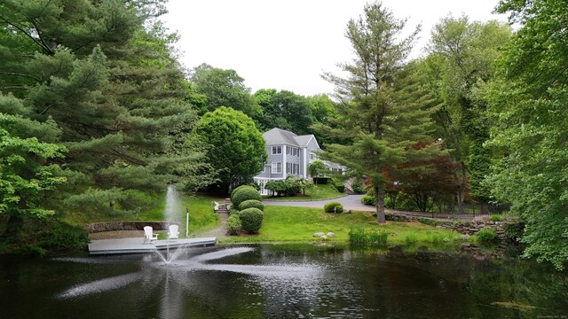 8 Hollow Oak Rd, Woodbridge, CT 06525 - view of property's community featuring a water view