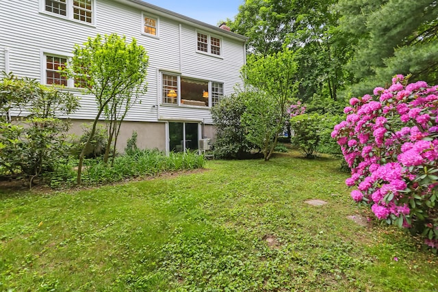 10 Crossland Pl, Norwalk, CT 06851 - view of green lawn
