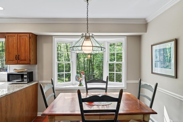 6 Middlebrook Pond Rd, Redding, CT 06896 - dining space with crown molding