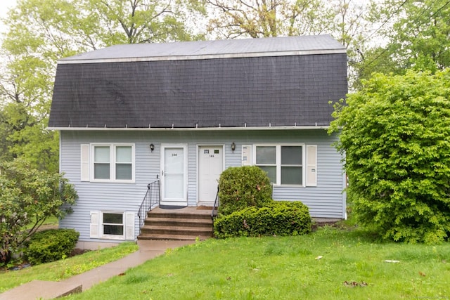 146 Macarthur Dr Unit 2B, Waterbury, CT 06704 - colonial inspired home featuring roof with shingles and a front yard