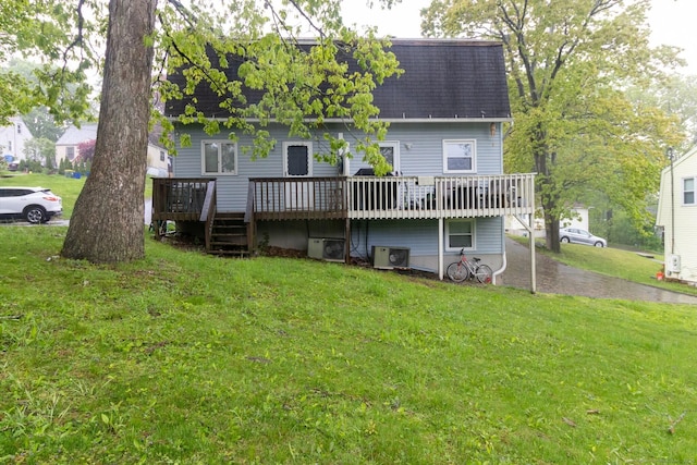146 Macarthur Dr Unit 2B, Waterbury, CT 06704 - back of house featuring a wooden deck, roof with shingles, and a lawn