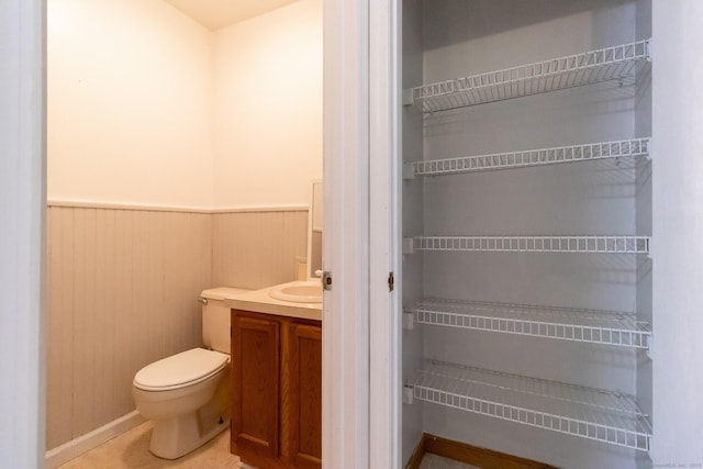 146 Macarthur Dr Unit 2B, Waterbury, CT 06704 - bathroom featuring a wainscoted wall, toilet, and vanity