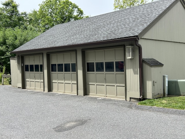 6 Deer Hill Ct Unit 6, Woodbury, CT 06798 - view of detached garage