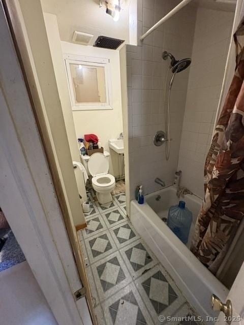 50 N St, Manchester, CT 06042 - full bathroom with toilet and shower / bath combo with shower curtain