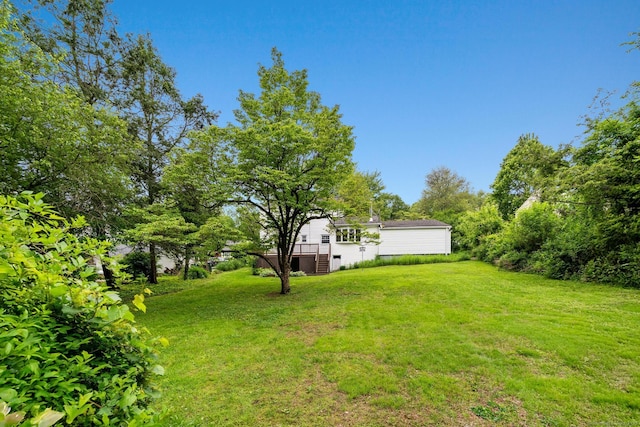 10 Richmond Rd, West Hartford, CT 06117 - view of green lawn featuring a deck