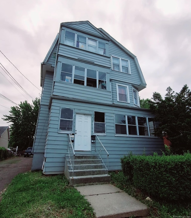 133 Roosevelt St, Hartford, CT 06114 - view of front of house with entry steps