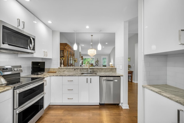 26 Legend Hill Rd Unit 26, Madison, CT 06443 - kitchen featuring stainless steel appliances, a sink, dark wood finished floors, white cabinets, and recessed lighting