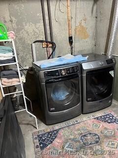 26 Guiel Pl Apt 5, Meriden, CT 06450 - laundry area with washing machine and clothes dryer