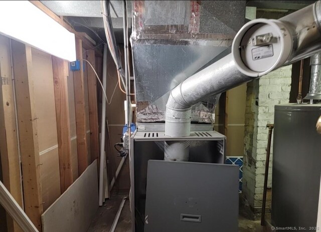 45 Washington Pl, Bridgeport, CT 06604 - utility room with water heater