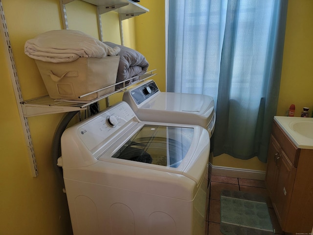 45 Washington Pl, Bridgeport, CT 06604 - laundry room featuring washing machine and dryer and tile patterned flooring