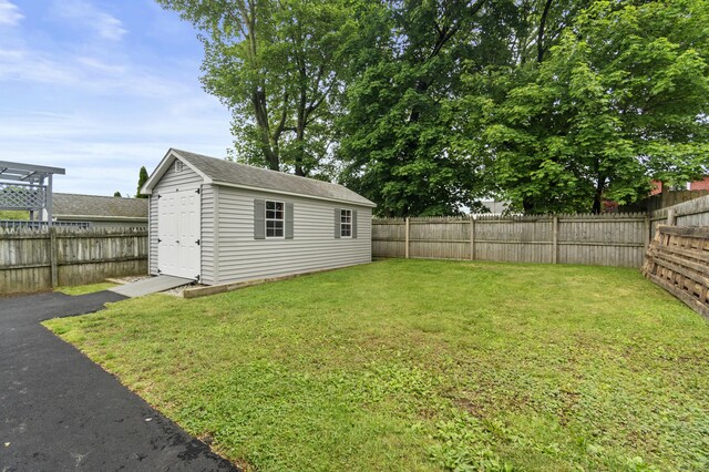 128 Grove Pl, West Haven, CT 06516 - view of yard with an outdoor structure