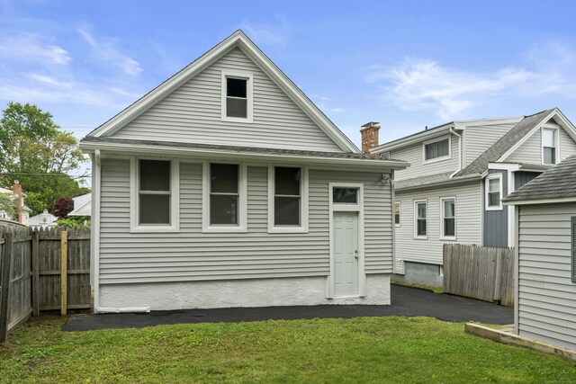 128 Grove Pl, West Haven, CT 06516 - view of back of property
