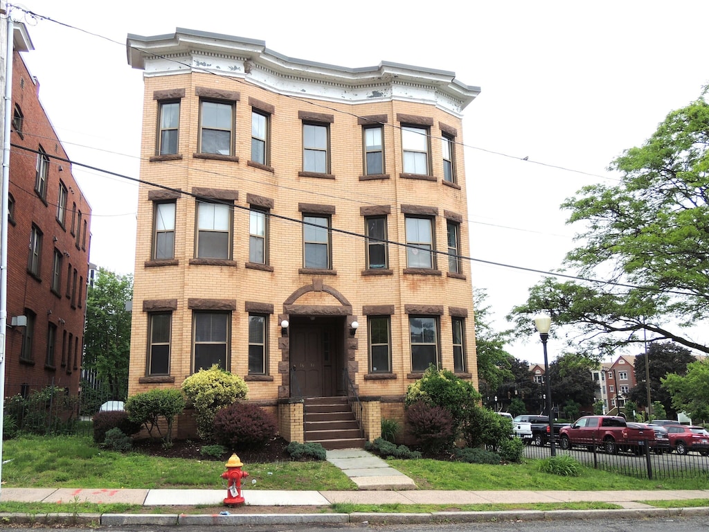 16 Essex St Unit 5F, Hartford, CT 06114 - view of front facade with brick siding