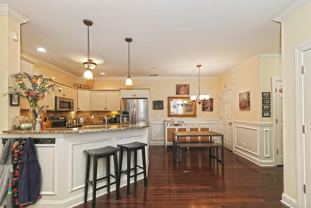 95 S Ridge Ln Unit A203, Berlin, CT 06037 - kitchen with appliances with stainless steel finishes, a peninsula, a chandelier, crown molding, and dark wood-style flooring