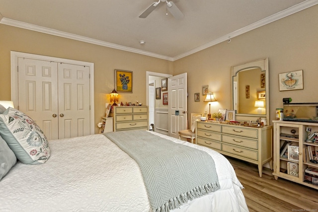 95 S Ridge Ln Unit A203, Berlin, CT 06037 - bedroom featuring ornamental molding, a closet, wood finished floors, and a ceiling fan