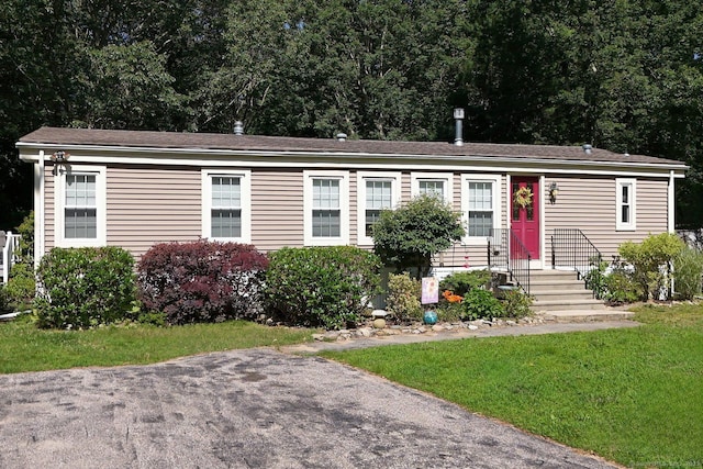 107 Colchester Commons, Colchester, CT 06415 - view of front of property featuring a front yard