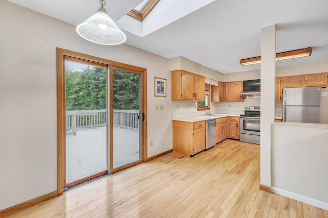 9 Cypress Ln, Trumbull, CT 06611 - kitchen featuring stainless steel appliances, a sink, light countertops, baseboards, and light wood-type flooring