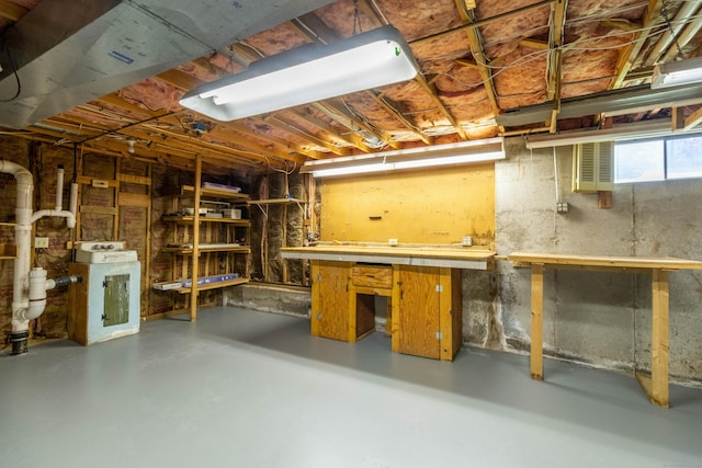 131 Spring Brook Dr, Middletown, CT 06457 - basement featuring a workshop area