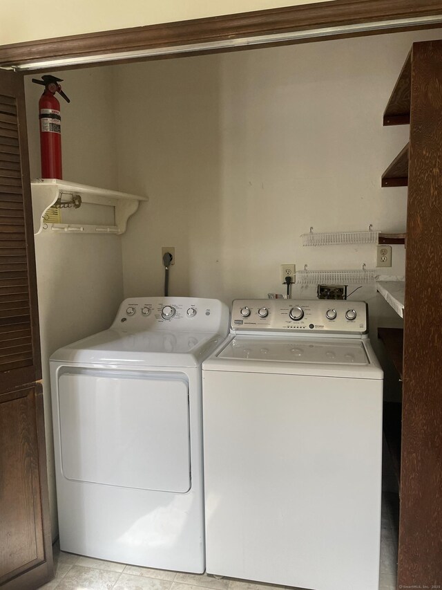 1433 Naugatuck Ave Unit 1433, Milford, CT 06461 - laundry area with washing machine and dryer