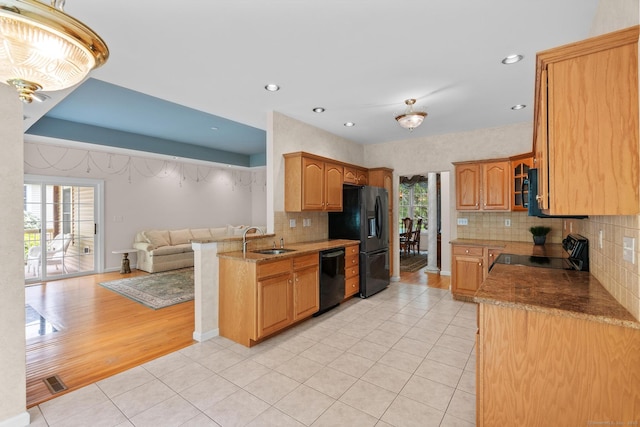 192 Rosewood Ln Unit 192, Berlin, CT 06037 - kitchen with black appliances, a sink, light tile patterned floors, plenty of natural light, and recessed lighting