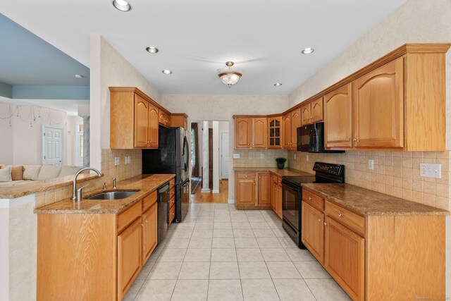 192 Rosewood Ln Unit 192, Berlin, CT 06037 - kitchen featuring black appliances, a sink, backsplash, light stone counters, and recessed lighting