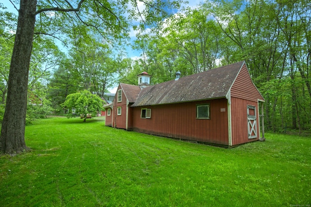 440 Mapleton Ave, Suffield, CT 06078 - view of side of property with a lawn