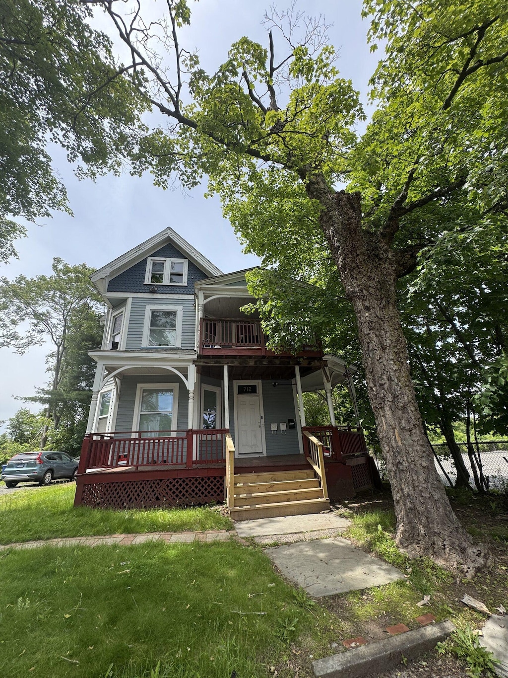 712 Stanley St, New Britain, CT 06051 - victorian-style house featuring a porch and a front lawn