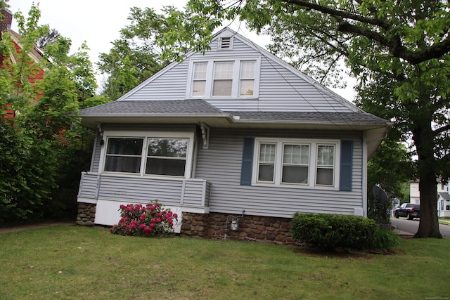 404 Center St, West Haven, CT 06516 - bungalow-style house featuring a front yard and a shingled roof