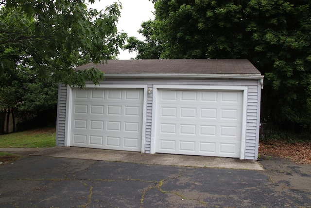 404 Center St, West Haven, CT 06516 - view of detached garage