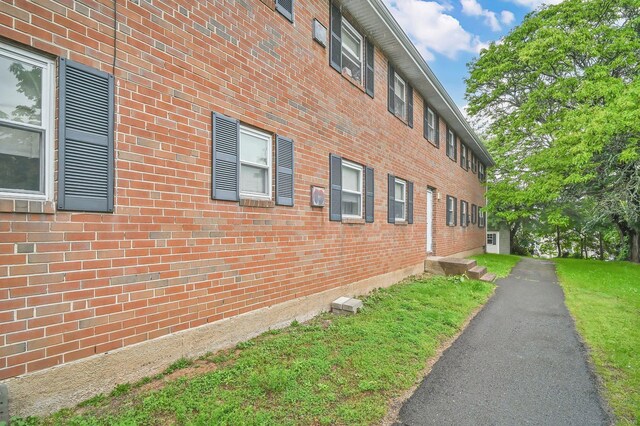 71 Mountain Laurel Dr Unit 71, Wethersfield, CT 06109 - view of side of property featuring brick siding