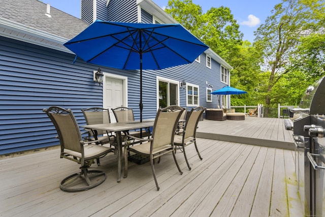 12 Colonial Heights Rd, East Haven, CT 06473 - deck featuring outdoor dining area