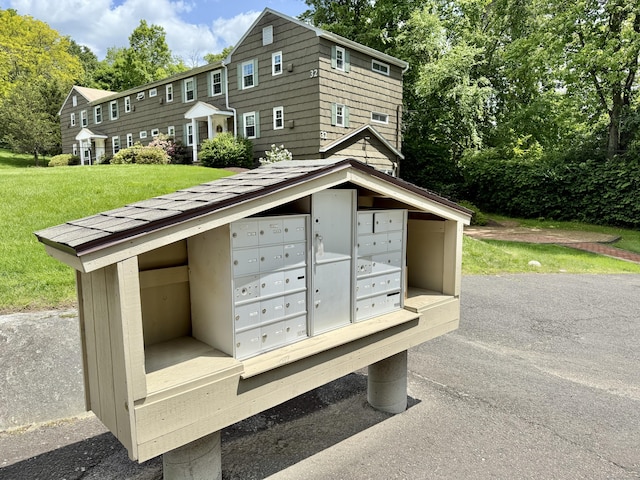 14 Arrowhead Way Apt C1, Woodbury, CT 06798 - view of community with mail area and a yard