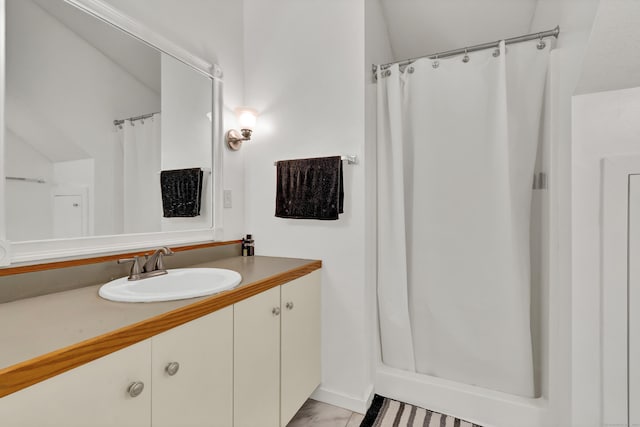 4 Pepperidge Ct Unit 4, Simsbury, CT 06070 - full bathroom with vanity and curtained shower