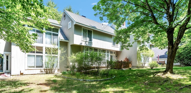 4 Pepperidge Ct Unit 4, Simsbury, CT 06070 - back of property with roof with shingles and a lawn